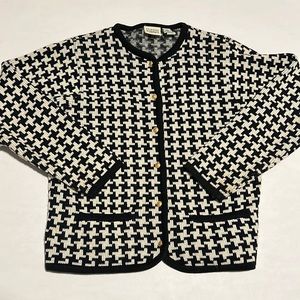 Classic elements petite black and white patterned cardigan size P.S.